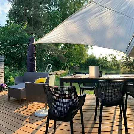 Cosy Summer House Close To Woods And Town Holiday home