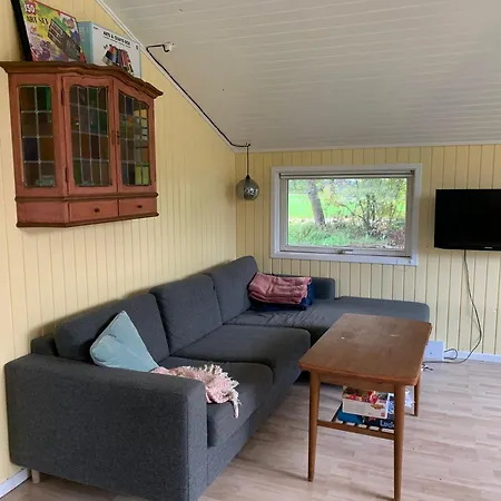 Cosy Summer House Close To Woods And Town *