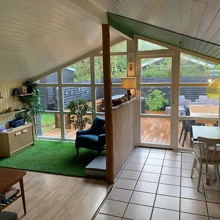 Cosy Summer House Close To Woods And Town